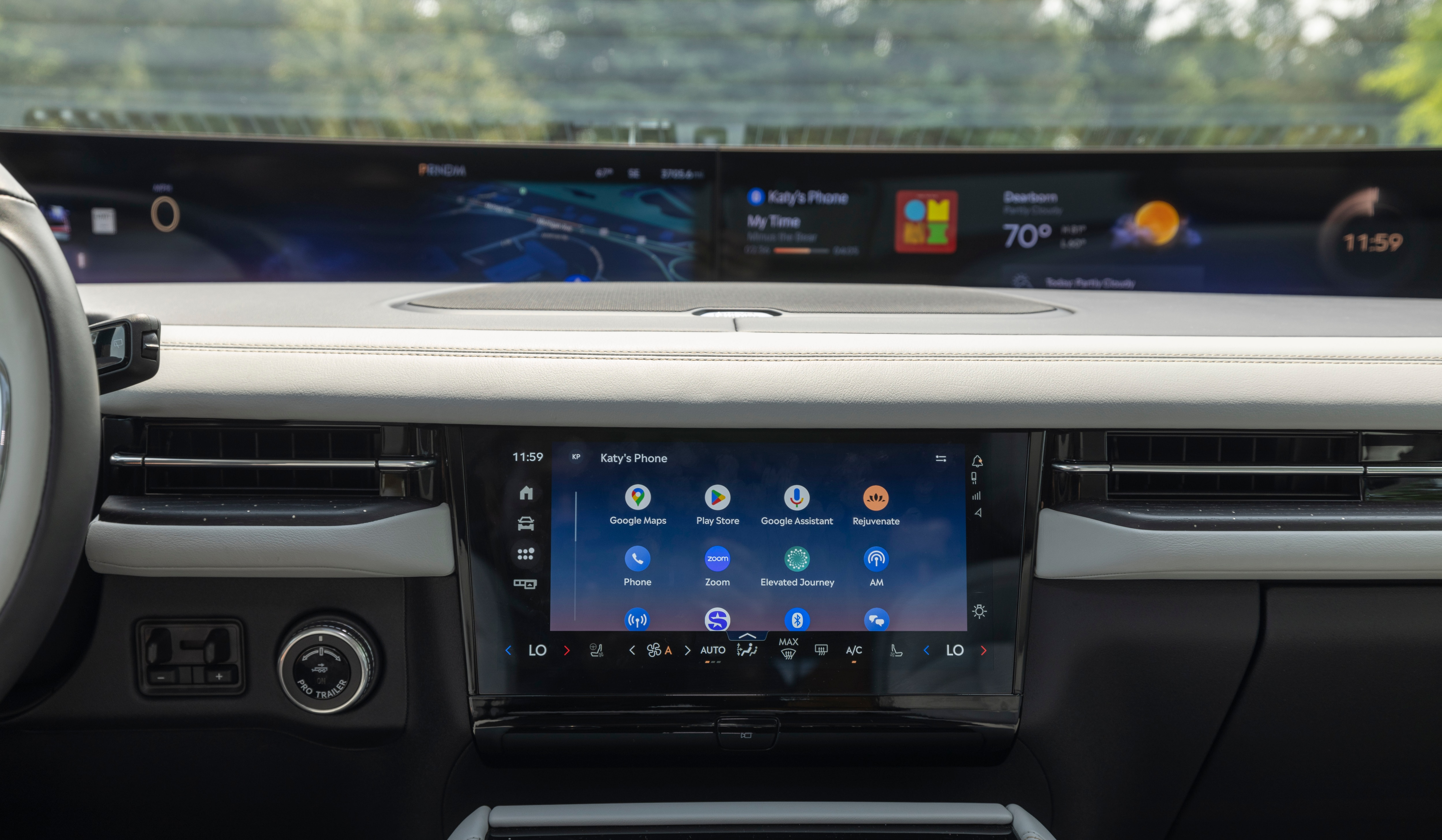 The Lincoln Digital Experience dashboard shows the "Elevated Journey" app.